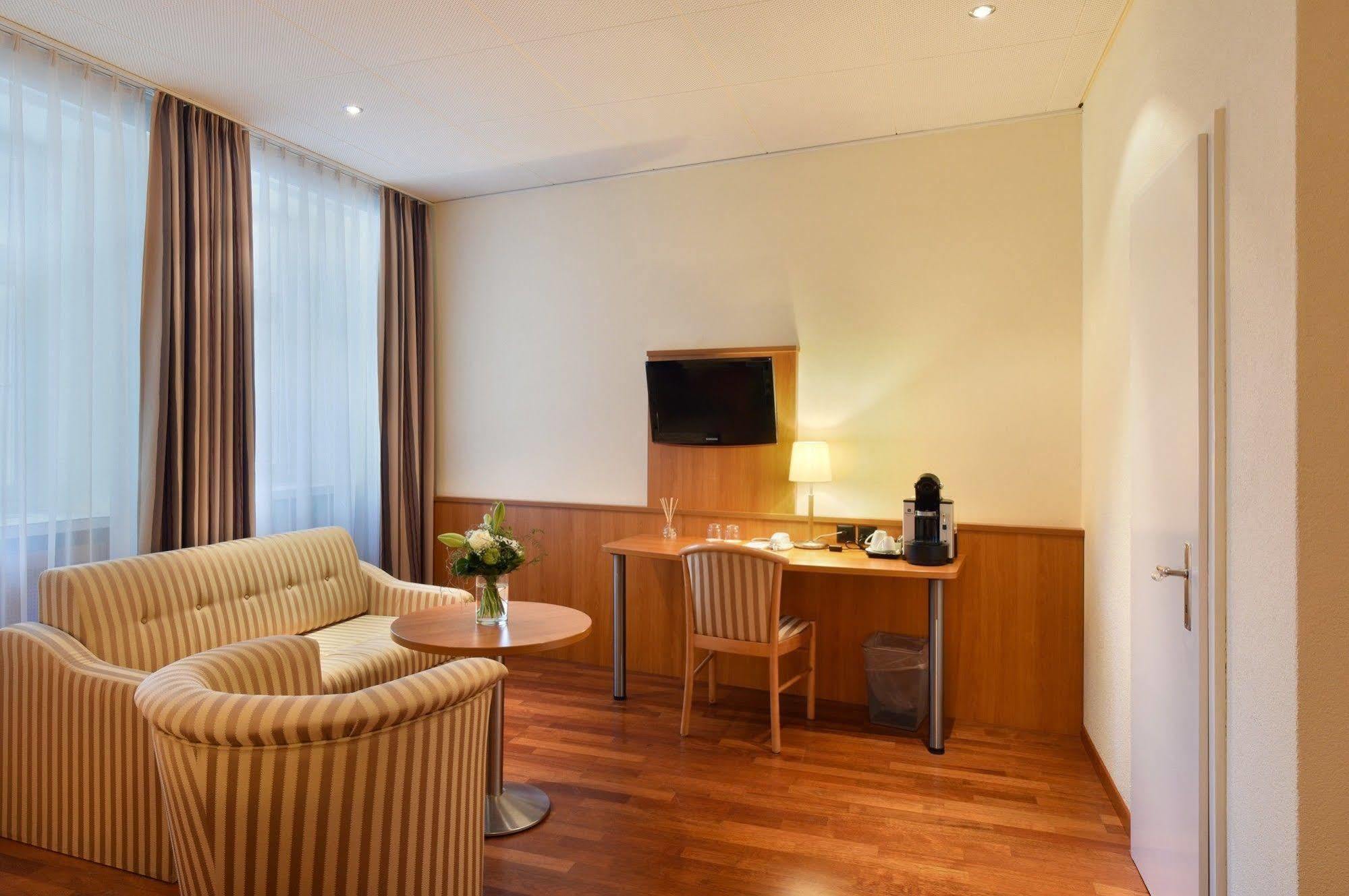 Apart Hotel Amadeo Zofingen Exteriör bild
