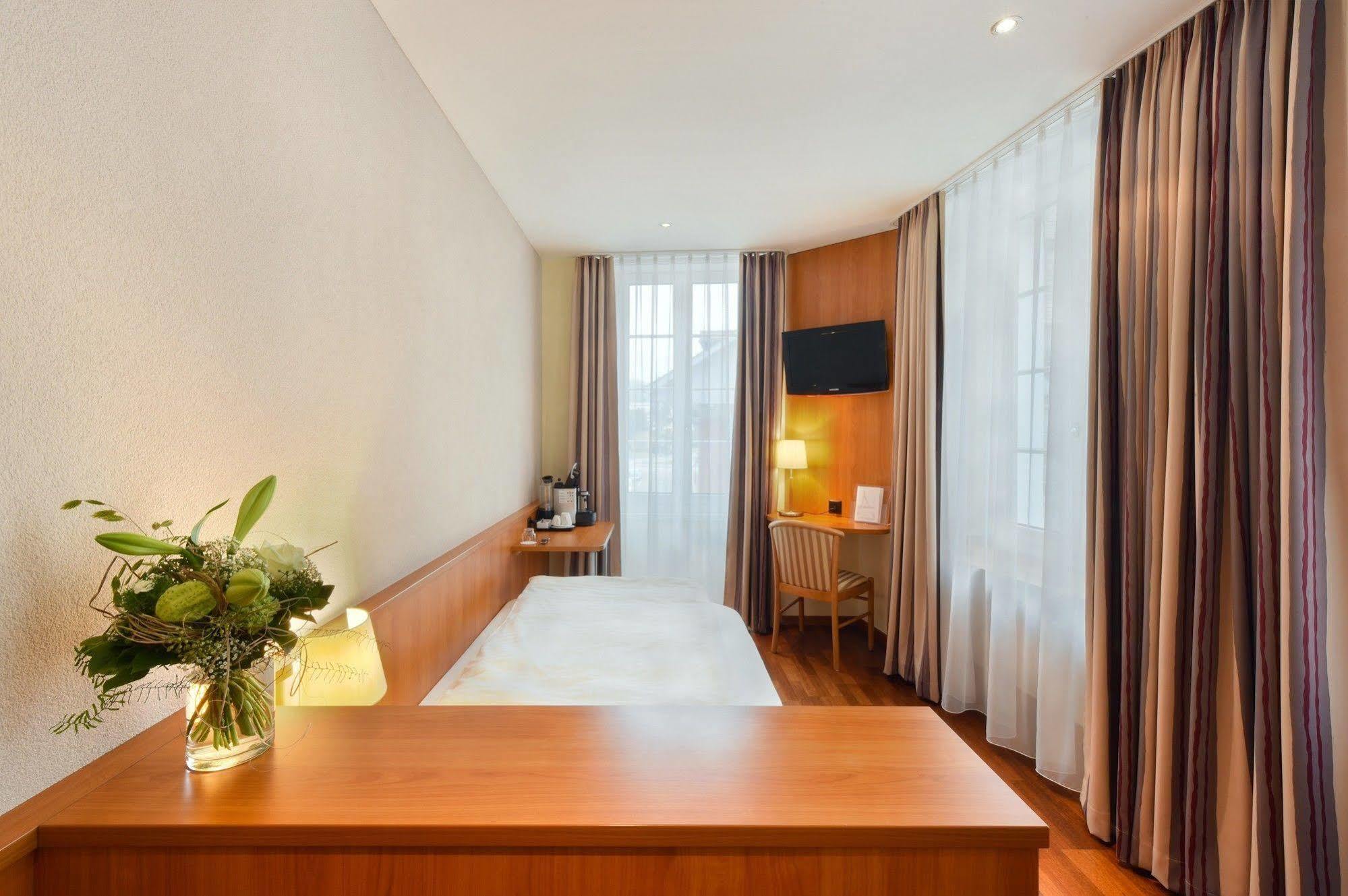 Apart Hotel Amadeo Zofingen Exteriör bild